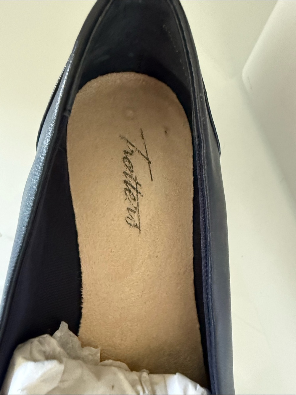 Trotters 6.5 wide-  navy Leather Chain-Trim Loafers - Picture 2 of 5